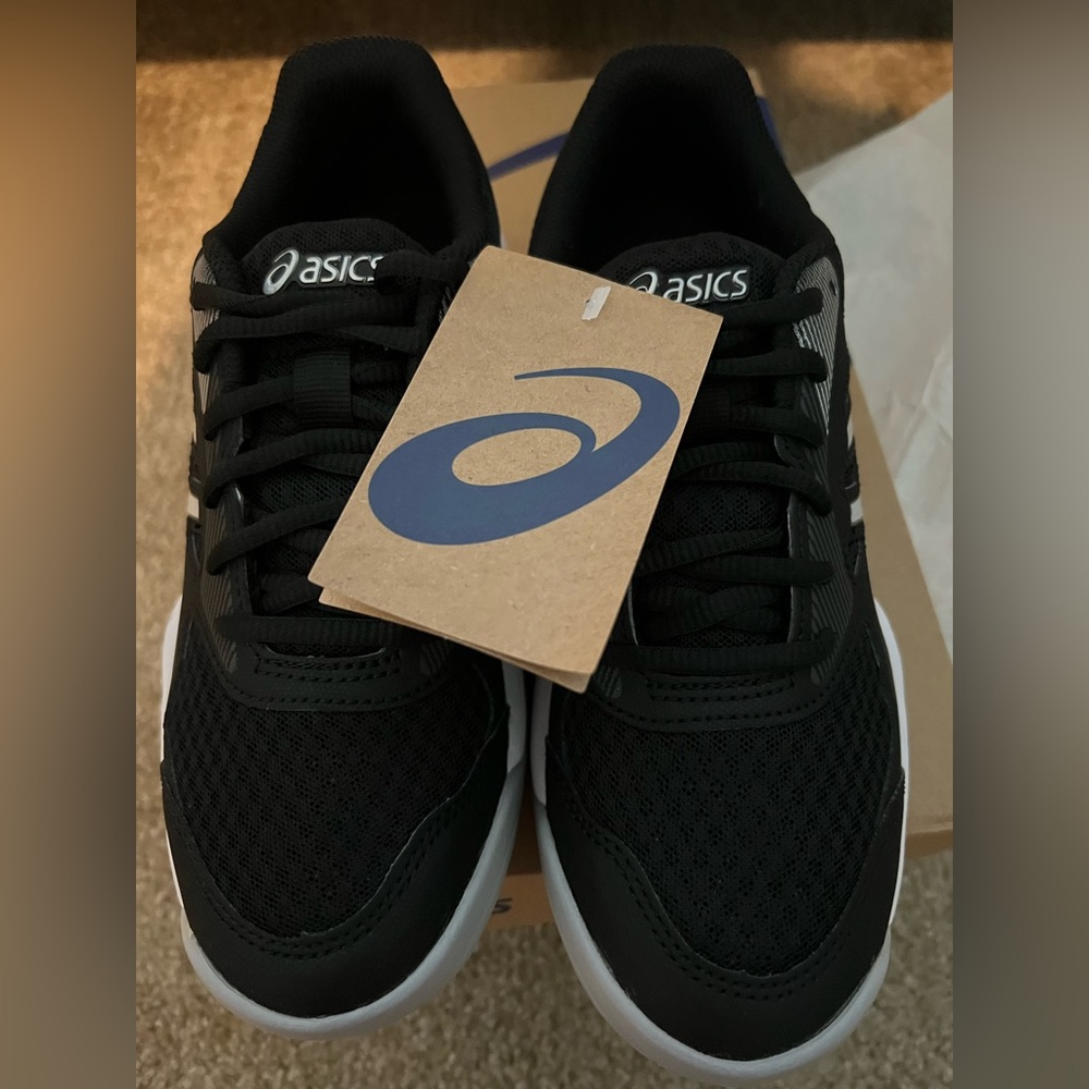 Brand New with tags.. Women’s ASICS size 6 Upcourt 5 Black/Pure Silver